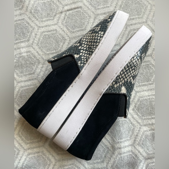 Vionic Midi Slip-On Sneakers Sz 8 Snake Print Suede Leather Comfort Shoe - Picture 6 of 10